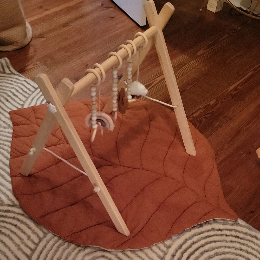 Wooden Baby Play Gym with Leaf Mat